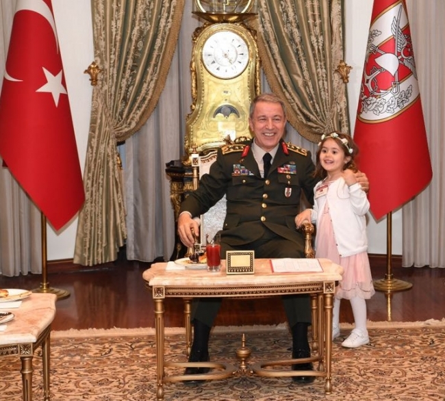 Genelkurmay Başkanı Orgeneral Akar çocuklarla buluştu